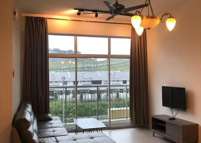 Golden Hill 1 Room Apt At Night Market